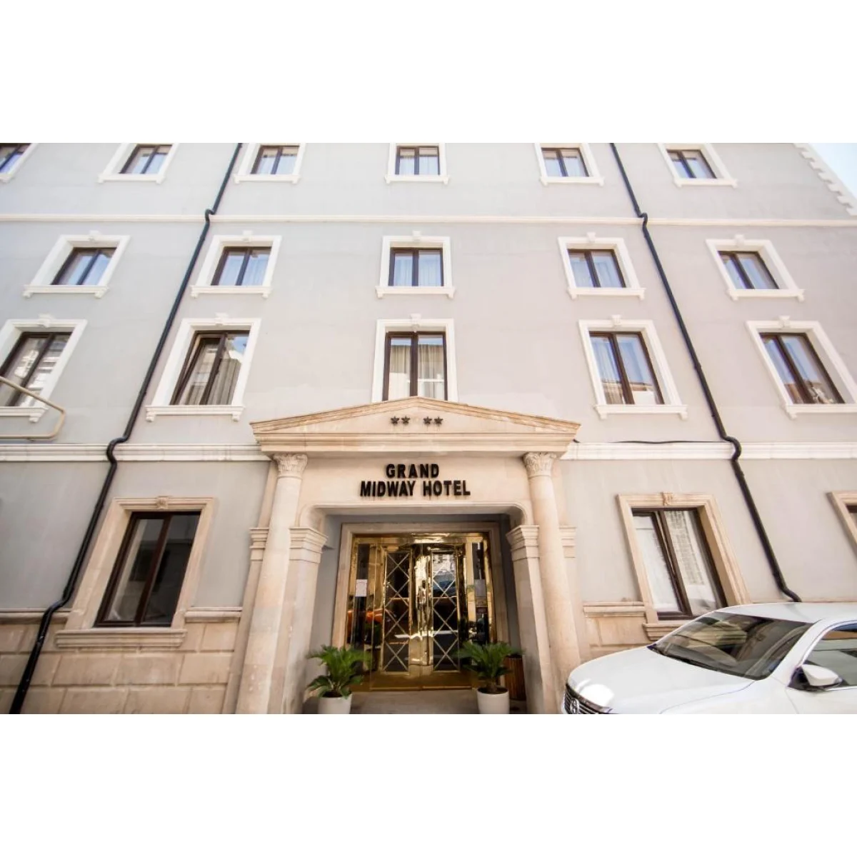 Grand Midway Hotel